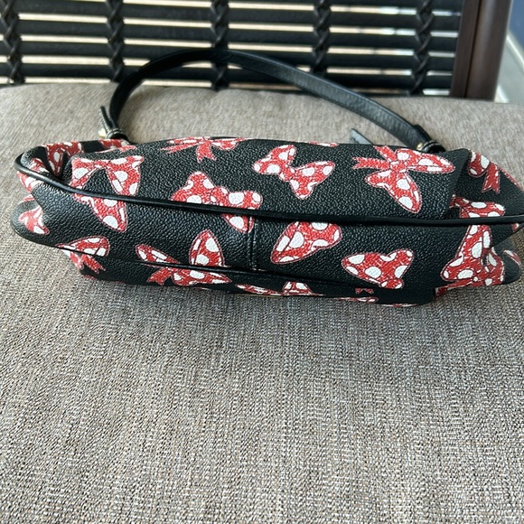 Disney Dooney & Bourke - Tokyo Disney Minnie Bows Pouchette - Picture 3 of 7